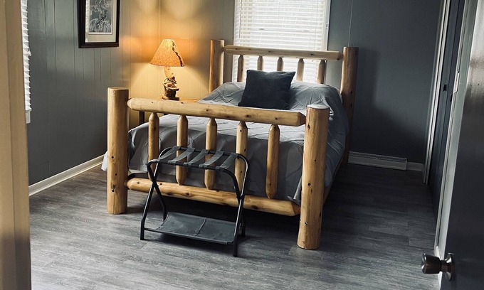 Baldwin Apartamento | Friends & Family…..great location in downtown Baldwin