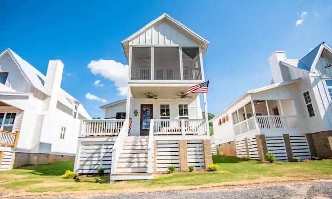 Guntersville Casa | Los amigos se reúnen aquí en River Rocks Plantation