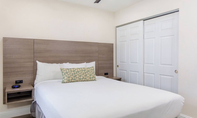 Steamboat Springs Hotel | Friends Getaway! Three Great Units for Families, Near Steamboat Ski Resort, Hot tub, Ski Equipment Rental, Free Parking!