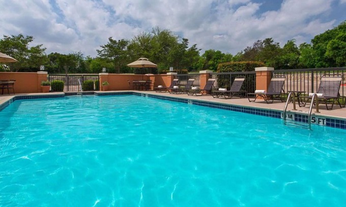 Austin Hotel | Friends Getaway! 3 Comfortable Units, Pool, FREE Parking, Near The Vortex!