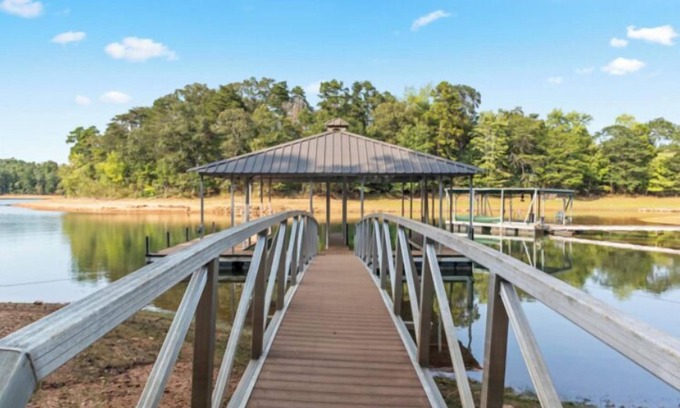 Hartwell Casa | Friendship Cove Retreat w/ Dock