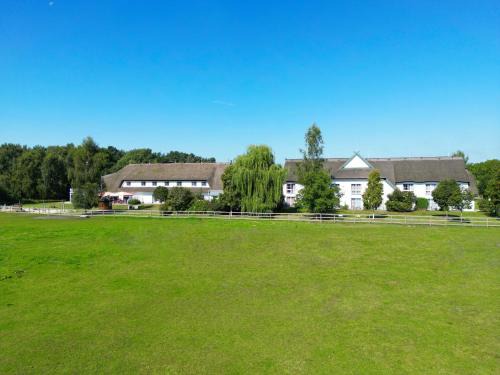 Trassenheide Hotel | Friesenhof Hotel-Restaurant-Reitanlage