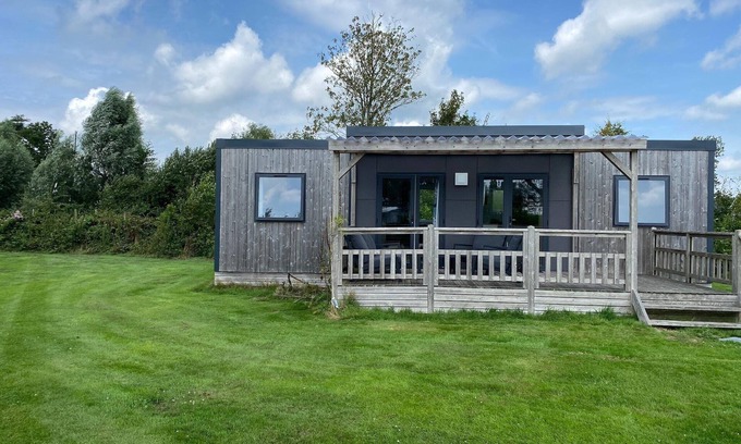 De Veenhoop Chalet De Esquí | Chalet en Frisia con barco y bicicleta