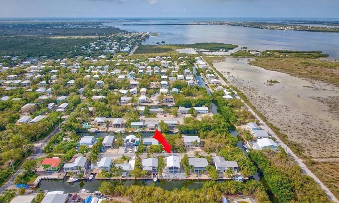 Eden Pines Casa | Frigate Landing - Beautiful Waterfront home,60ft seawall,Tiki Hut, Pet Friendly,