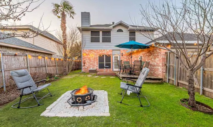 Frisco Apartamento | Frisco Castle | 3BR, GarageParking, Gated Backyard