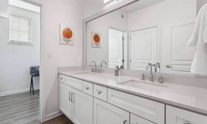 Frisco Apartamento | Frisco Executive Sleek Suite Pool & WIFI