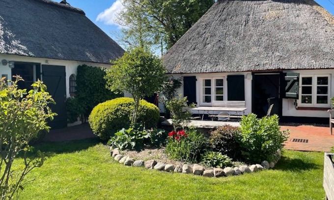 Hillgroven Casa | Frisian cottage on the sea dike