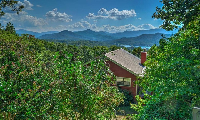 Hiawassee Casa | Frog Leap Hiawassee Cabin with Blue Ridge Mtn View