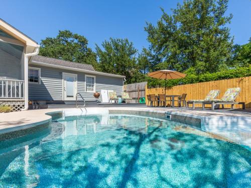 Old West Broad Neighborhood Casa | Frogtown Cottage