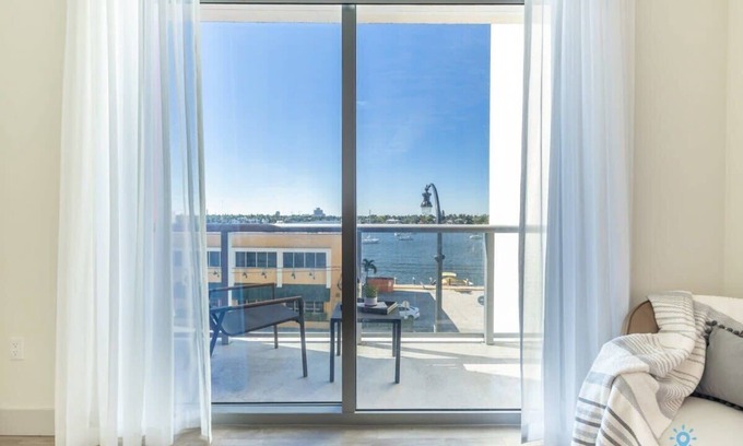 Hollywood Condominio | Front Bay View, Enjoy Sunsets, Amazing Pool