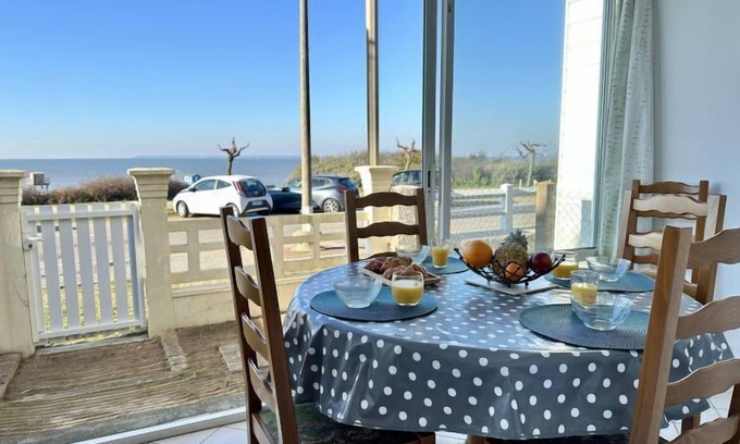 Tharon-Plage Casa | Front de Mer by Interhome