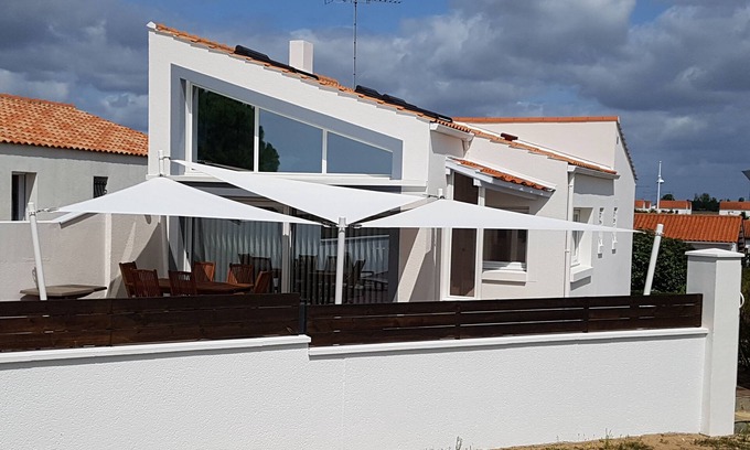 La Faute-sur-Mer Casa | Front-line house with exceptional views.