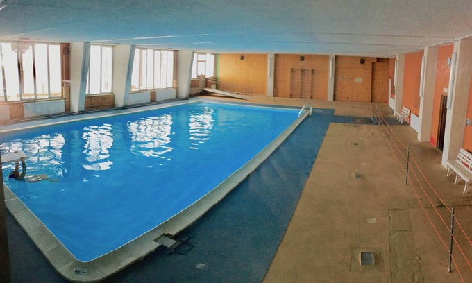 Prato Nevoso Chalet De Esquí | Esquí delantero con piscina climatizada privada, cómodas 5 camas en 2 plantas