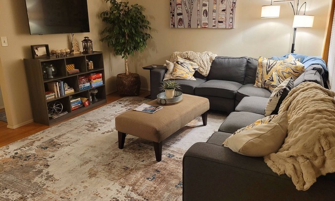 Lynden Apartamento | Front Street Retreat - A cozy, 2-bedroom apartment in the heart of Lynden!