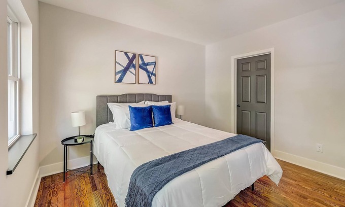 East Walnut HIlls Apartamento | Frontdesk | 1 BR Apt near Krohn Conservatory