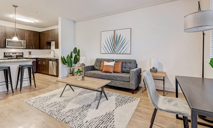 Golden Glades - The Woods Apartamento | Frontdesk | 1 BR near Jacksonville Beach Pier