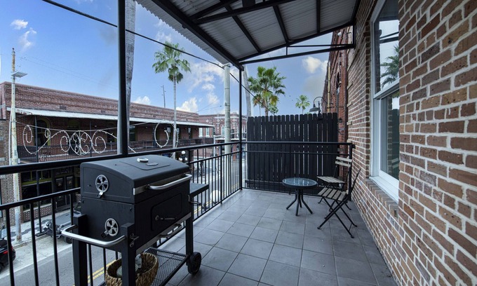 Historic Ybor Apartamento | FRONTDESK 1910 E 7th Ave Apts Historic Ybor Tampa