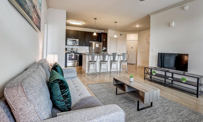 Golden Glades - The Woods Apartamento | Frontdesk | 2 BR 10 minutes from the beach