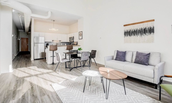 Mile Square Apartamento | Frontdesk | 2 BR Apt by Indiana Convention Center