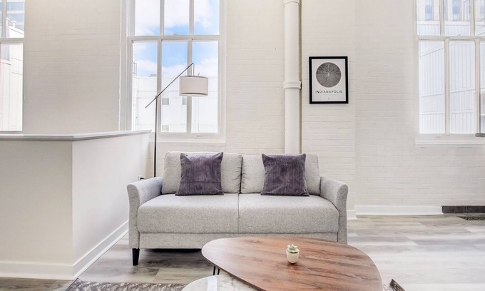 Mile Square Apartamento | Frontdesk | 2 BR Apt by the Eiteljorg Museum