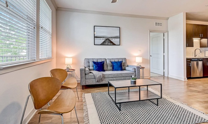 Golden Glades - The Woods Apartamento | Frontdesk | 2 BR Apt near Neptune Beach