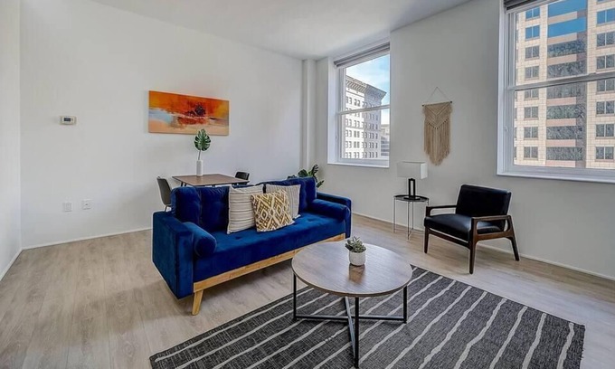 Gateway District Apartamento | Frontdesk | Beautiful Studio near Downtown