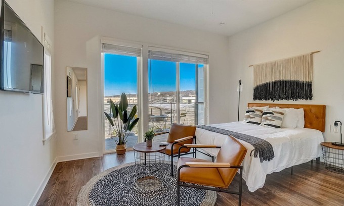 Avondale Apartamento | FRONTDESK Downtown Birmingham Apartments in Lakeview District