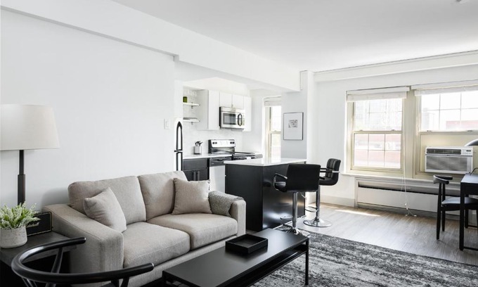 Central West End Apartamento | FRONTDESK Open 2 BR Apt 5 miles to Downtown STL