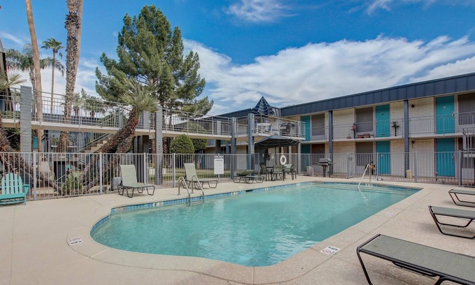 Indian Meadows Apartamento | Frontdesk Scottsdale 5th Avenue Apartments