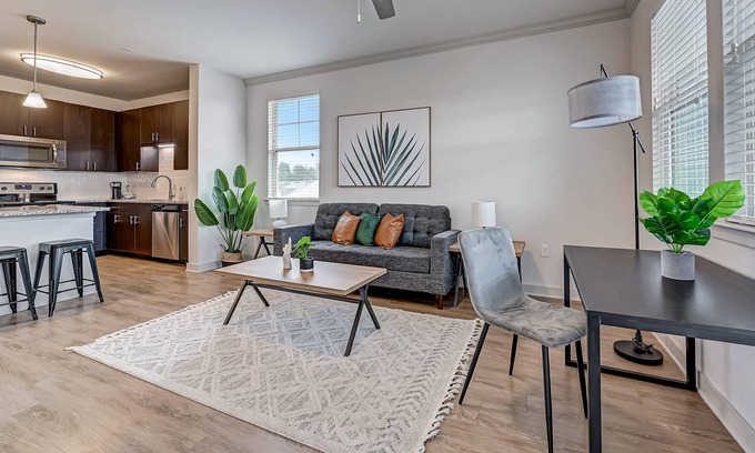 Golden Glades - The Woods Apartamento | Frontdesk | Spacious 1 BR Apt near Golf Courses