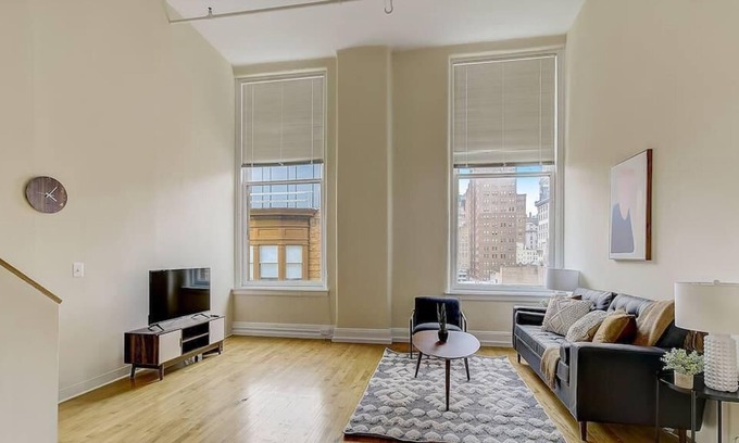 Gayborhood Apartamento | Frontdesk | Spacious 1BR Loft by Independence Hall