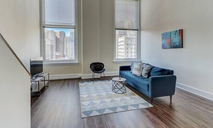Gayborhood Apartamento | Frontdesk | Spacious 1 BR in Midtown