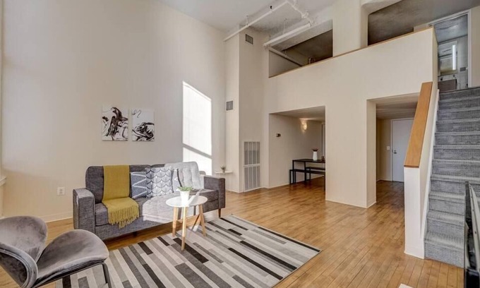 Gayborhood Apartamento | Frontdesk | Sunny 1 BR in Washington Square West