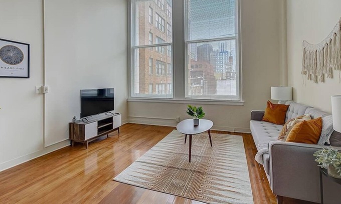 Gayborhood Apartamento | Frontdesk | Sunny Washington Square West 1BR Loft