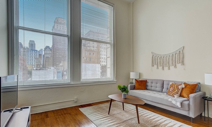 Gayborhood Apartamento | FRONTDESK The Cosmopolitan Apts Philadelphia