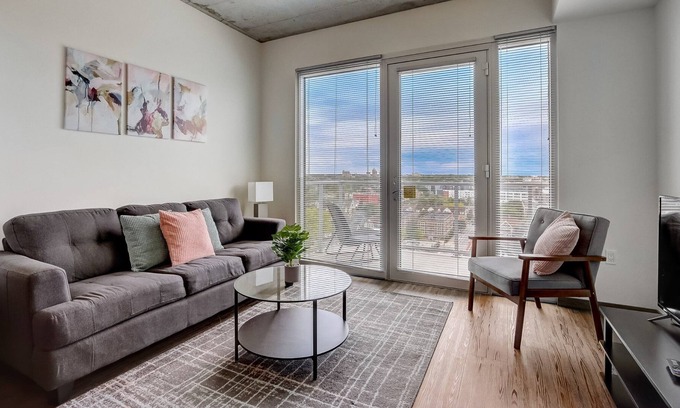 Lower East Side Apartamento | FRONTDESK Urbanite Apts Lower East Side Milwaukee