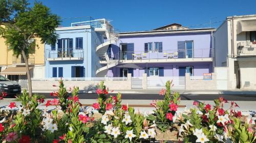 Marina Apartamento | Fronte mare alba chiara - Houses & Flats