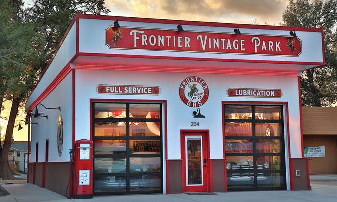 Gillette Casa | Frontier Vintage Station