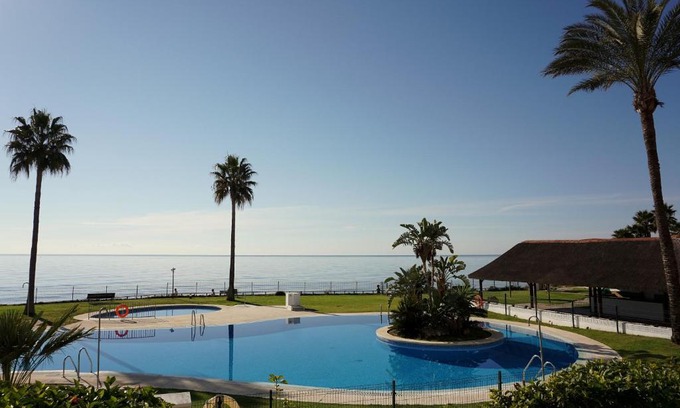 Sitio de Calahonda Apartamento | Frontline Beach ground floor with privet garden, Mi Capricho 16