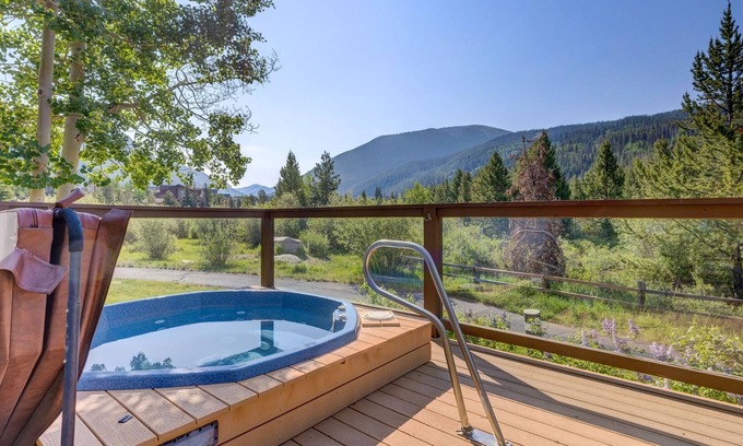 Mountain House Condominio | Frostfire E41 2 Bedroom Condo by RedAwning