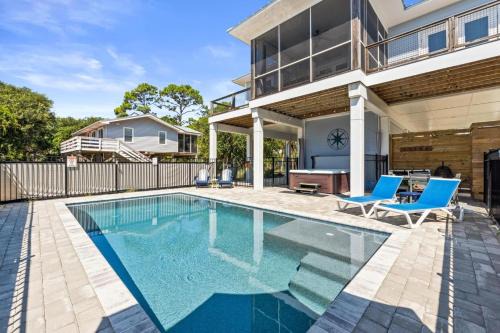 East End Casa | Fruitcakes- Private Pool- Hot Tub- Pet Friendly