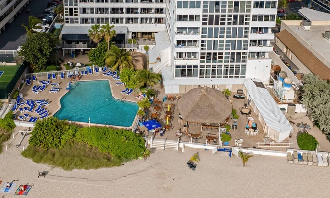 Bermuda Riviera Condominio | Ft. Lauderdale Beach Studio in Oceanfront Resort with Amenities