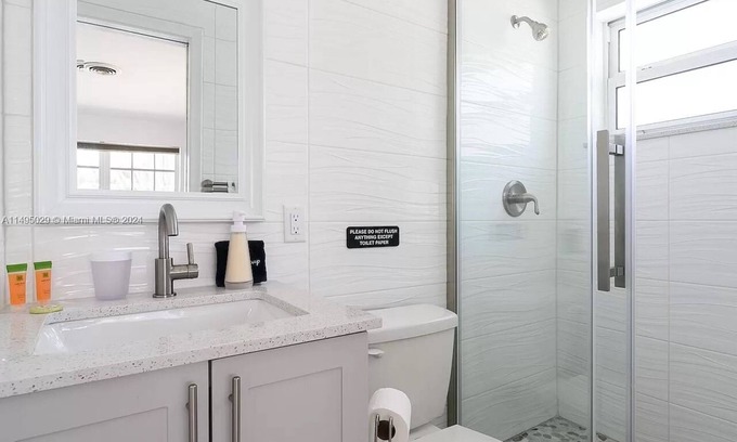 Imperial Point Casa | Ft Lauderdale Dream, pristine house with beautiful pool, 5 minutes to