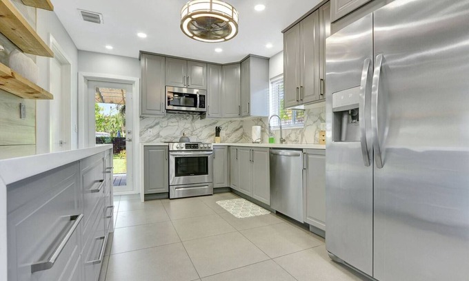 Poinsettia Heights Casa | Ft. Lauderdale Getaway w/ Hot Tub!