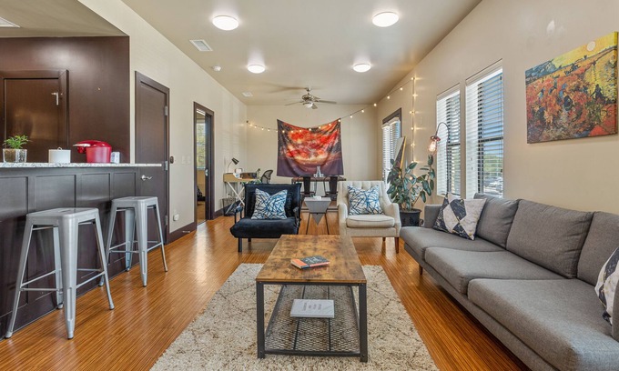 Fort Worth Apartamento | Fort Worth Quiet Loft - ¡Camina hasta Magnolia Ave!