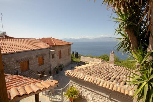 Platanos Apartamento | Fteri Stone House in Platanos, Akrata