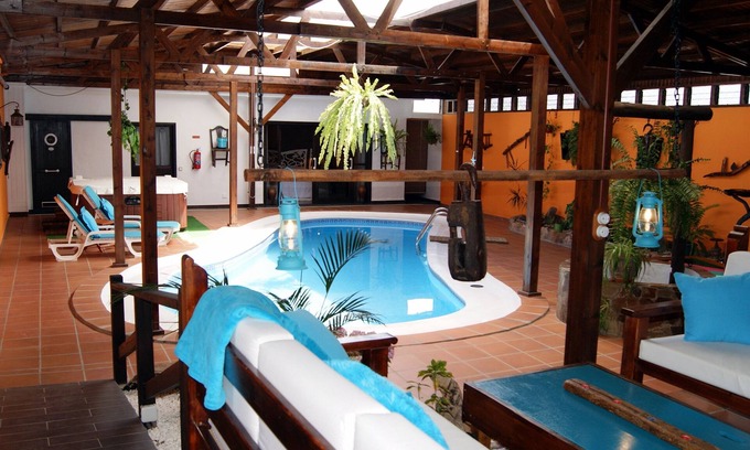 Triquivijate Villa | Fuerteventura, Canary Islands, Spain Piscina y Jacuzzi climatizada uso completo