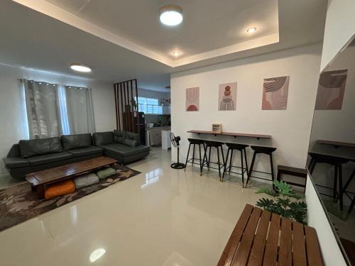 Vigan Apartamento | Full AC 4BR & LivingRm entire vacation home at Vigan City