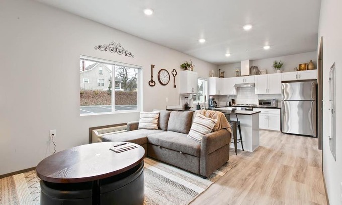 South Perry District Apartamento | Full ADA Unit - 2 Bed 2 Bath Unit Near Downtown