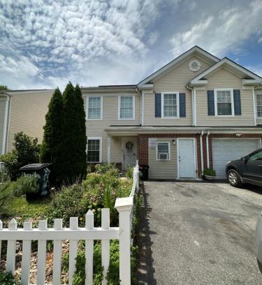 North Philadelphia West Apartamento | Full bed studio near Temple and Center city Philadelphia